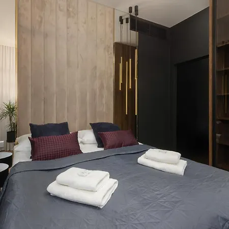 Kasprzaka With Ac & Parking By Renters Prestige