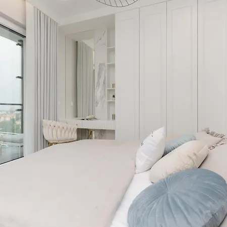 Kasprzaka With Ac & Parking By Renters Prestige Apartmán