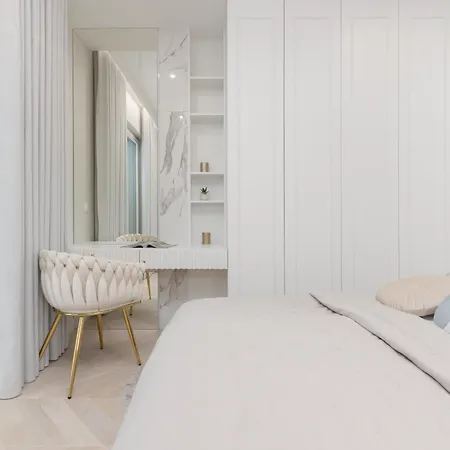 Kasprzaka With Ac & Parking By Renters Prestige