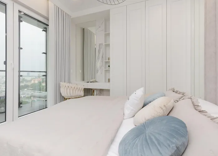 Kasprzaka With Ac & Parking By Renters Prestige شقة