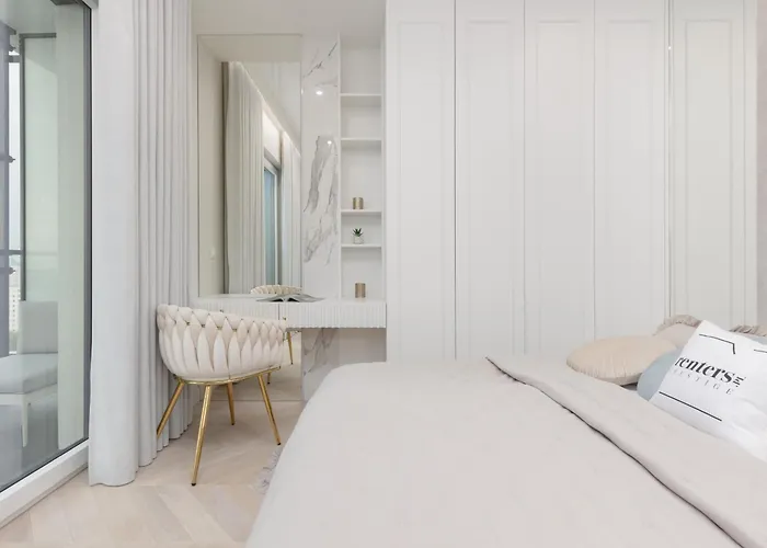 Kasprzaka With Ac & Parking By Renters Prestige